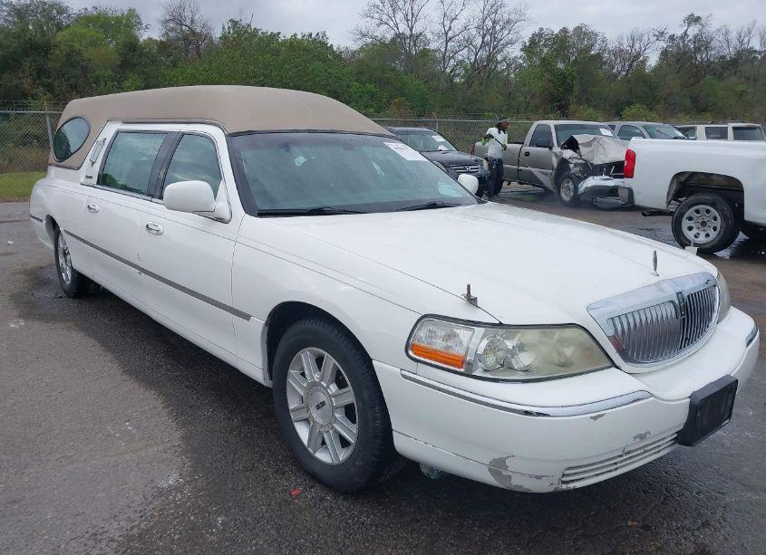 2007 Lincoln Town CAR EXECUTIVE (VIN 1LJFM88W17Y626199) main photo