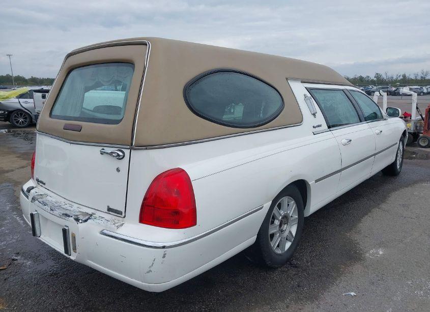 Photo 4 of 2007 Lincoln Town CAR EXECUTIVE (VIN 1LJFM88W17Y626199)