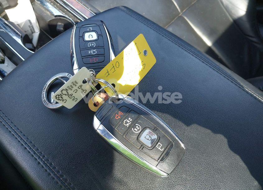 Photo 11 of 2017 Lincoln Continental RESERVE (VIN 1LN6L9NP9H5616821)