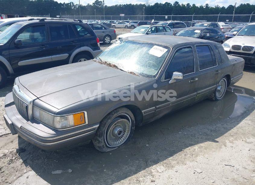 Photo 2 of 1991 Lincoln Town CAR EXECUTIVE (VIN 1LNCM81W9MY732357)