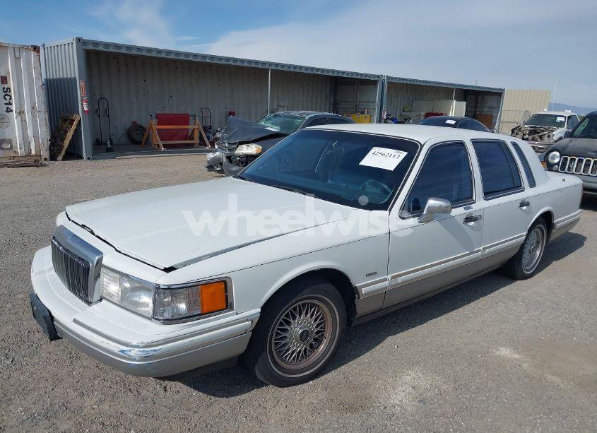 Photo 2 of 1991 Lincoln Town CAR SIGNATURE (VIN 1LNCM82W4MY780461)