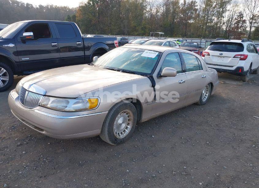 Photo 2 of 1998 Lincoln Town CAR EXECUTIVE (VIN 1LNFM81W5WY685599)