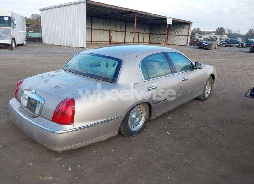 Photo 4 of 1998 Lincoln Town CAR EXECUTIVE (VIN 1LNFM81W5WY685599)