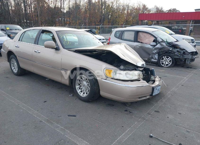 1998 Lincoln Town CAR SIGNATURE (VIN 1LNFM82W0WY702078) main photo