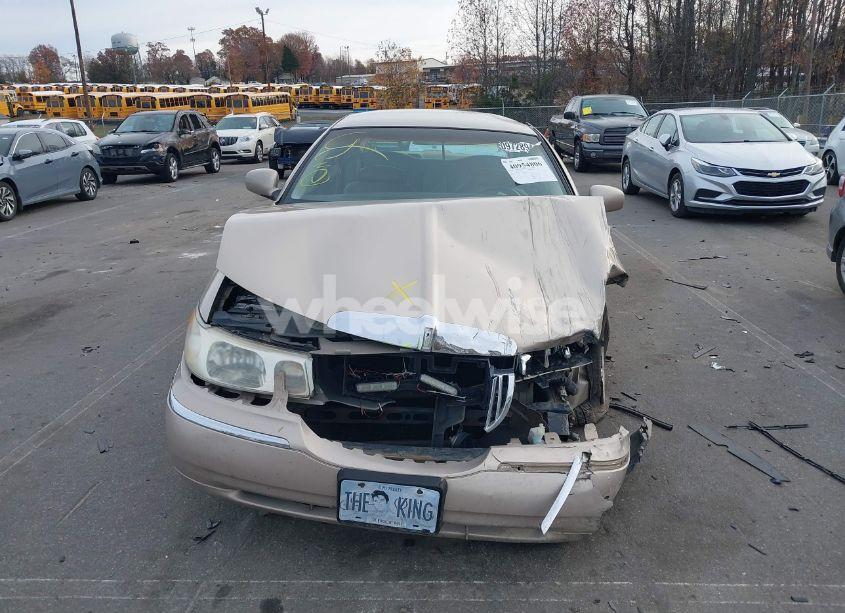 Photo 12 of 1998 Lincoln Town CAR SIGNATURE (VIN 1LNFM82W0WY702078)