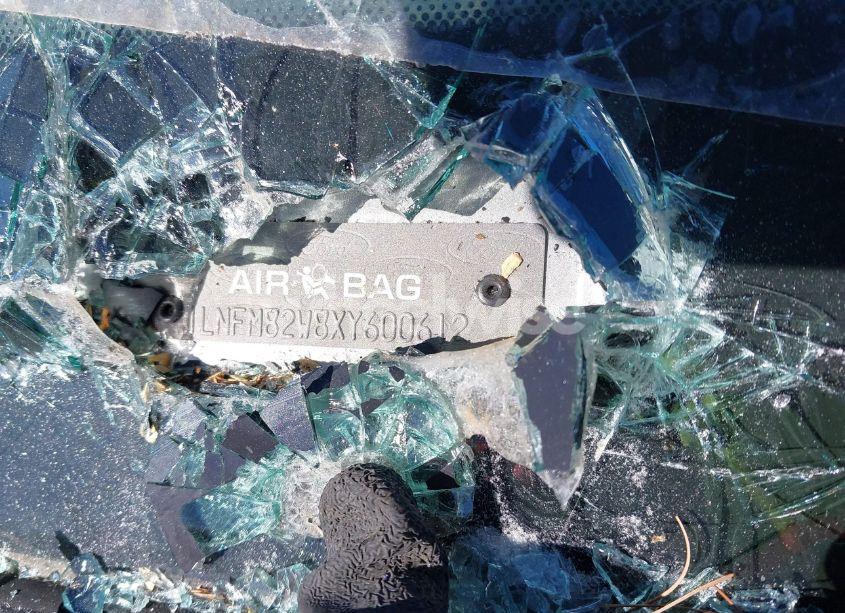 Photo 9 of 1999 Lincoln Town CAR SIGNATURE (VIN 1LNFM82W8XY600612)