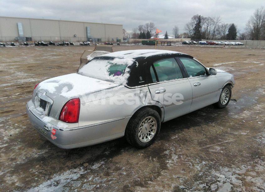 Photo 4 of 1998 Lincoln Town CAR SIGNATURE (VIN 1LNFM82WXWY699044)