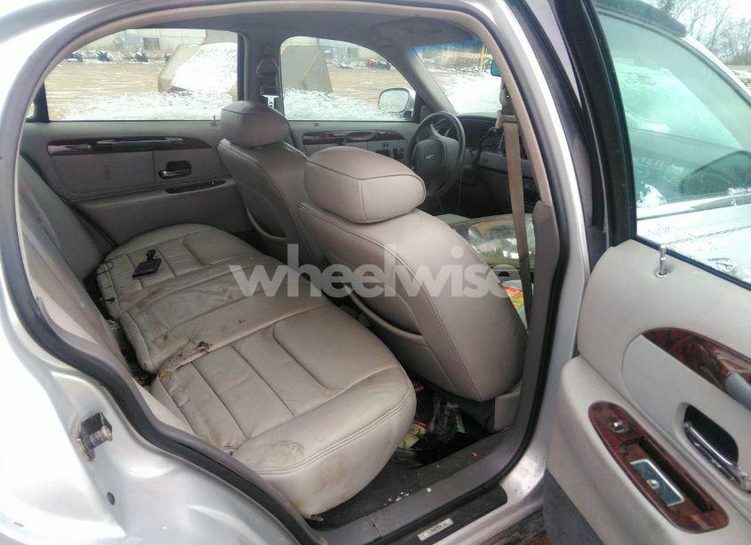 Photo 8 of 1998 Lincoln Town CAR SIGNATURE (VIN 1LNFM82WXWY699044)