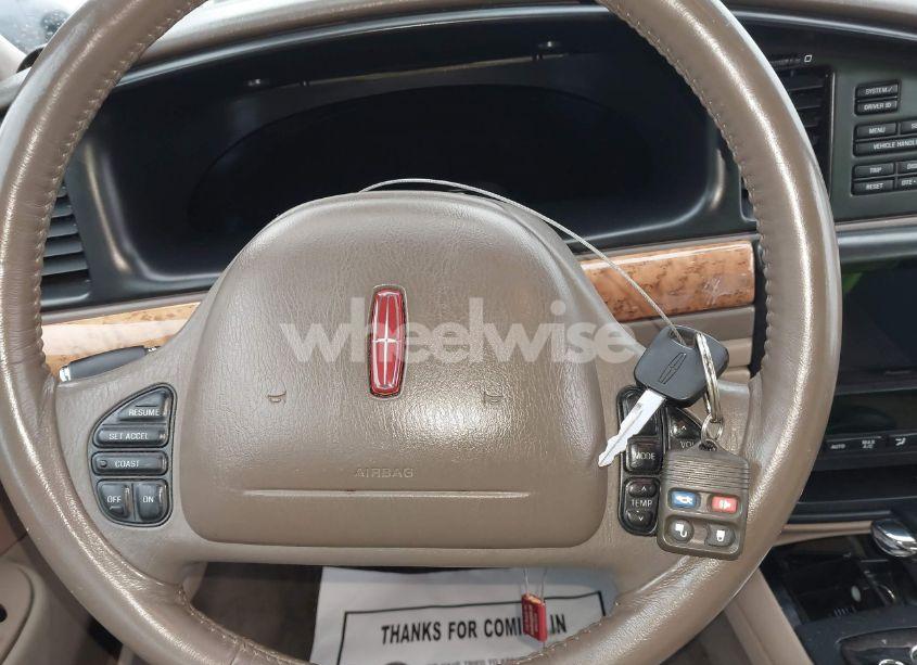 Photo 11 of 1998 Lincoln Continental (VIN 1LNFM97V1WY680341)