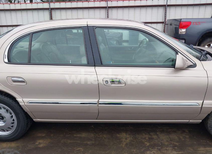 Photo 14 of 1998 Lincoln Continental (VIN 1LNFM97V1WY680341)