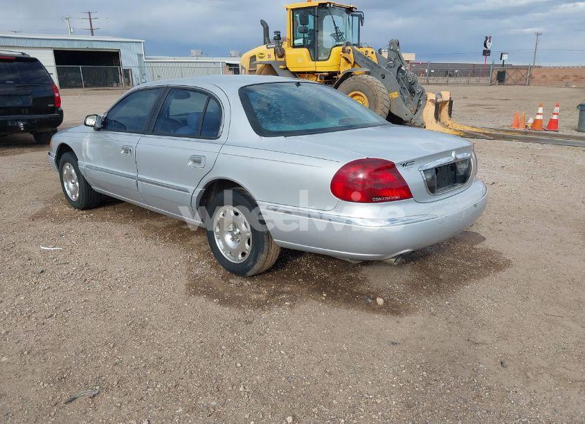 Photo 3 of 1998 Lincoln Continental (VIN 1LNFM97V8WY637860)