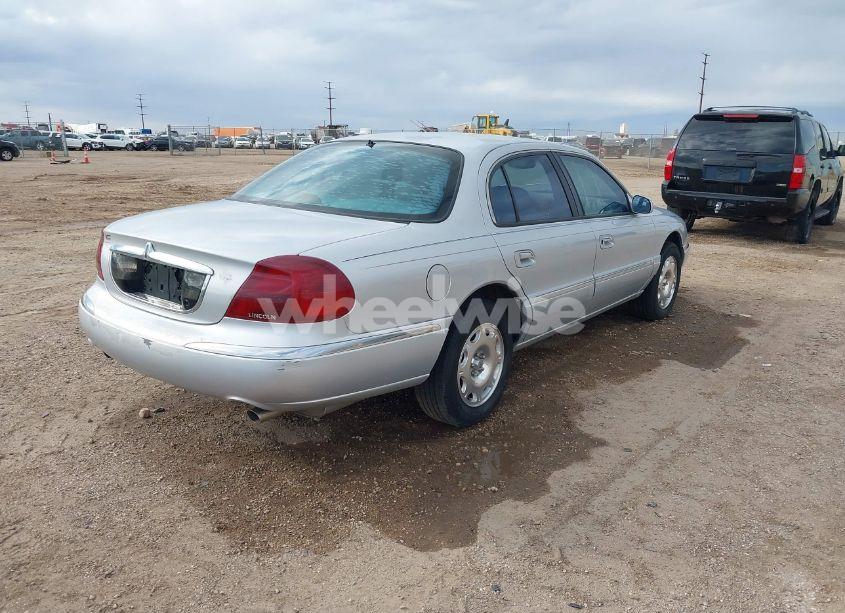 Photo 4 of 1998 Lincoln Continental (VIN 1LNFM97V8WY637860)