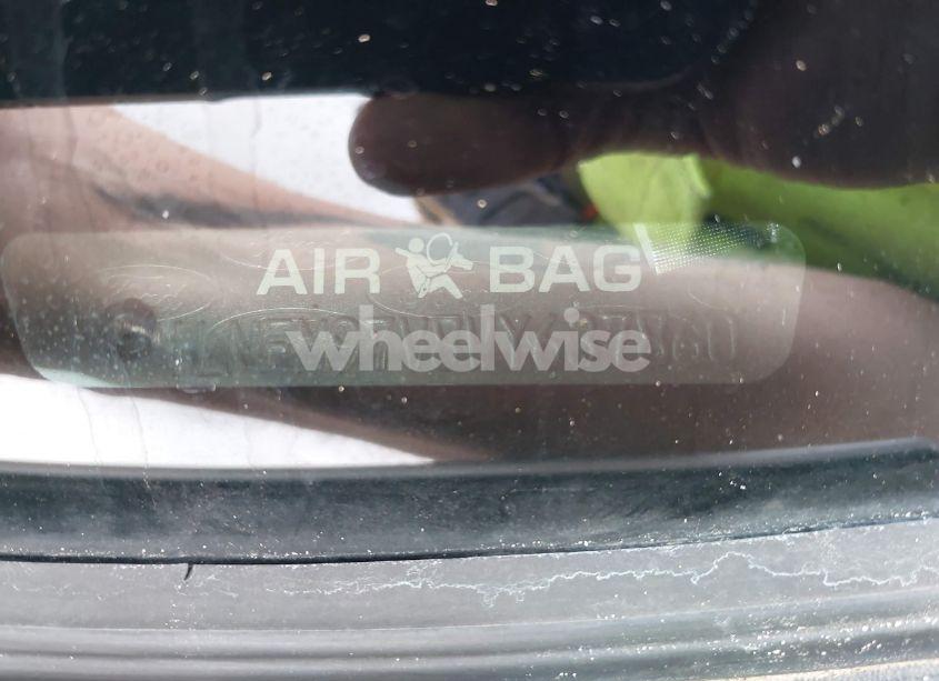 Photo 9 of 1998 Lincoln Continental (VIN 1LNFM97V8WY637860)