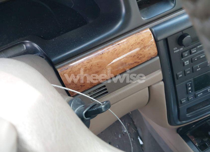 Photo 11 of 1998 Lincoln Continental (VIN 1LNFM97VXWY619313)