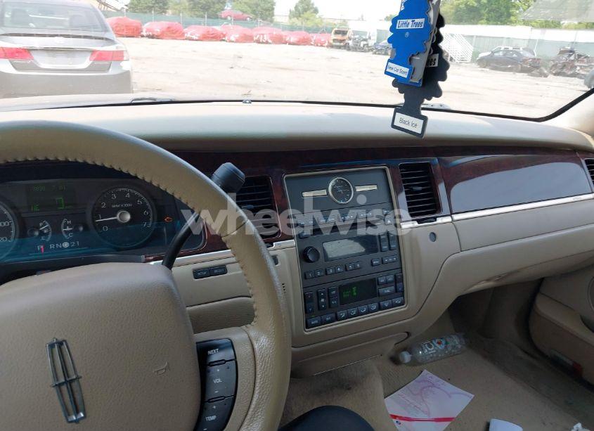 Photo 12 of 2006 Lincoln Town CAR SIGNATURE (VIN 1LNHM81V16Y625321)