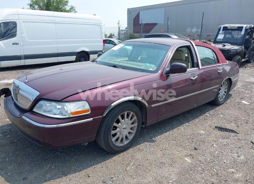 Photo 2 of 2006 Lincoln Town CAR SIGNATURE (VIN 1LNHM81V16Y625321)