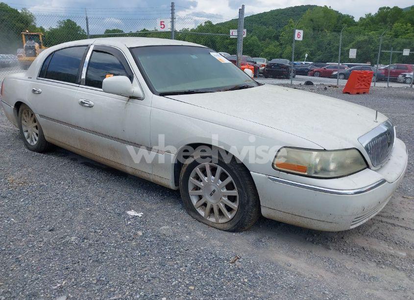 2006 Lincoln Town CAR SIGNATURE (VIN 1LNHM81V16Y649473) main photo