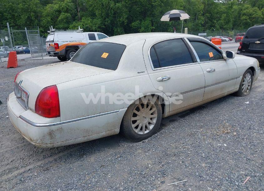 Photo 4 of 2006 Lincoln Town CAR SIGNATURE (VIN 1LNHM81V16Y649473)