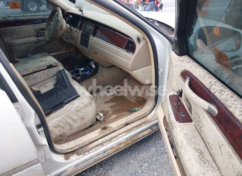 Photo 6 of 2006 Lincoln Town CAR SIGNATURE (VIN 1LNHM81V16Y649473)