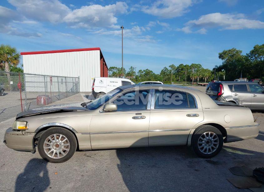 Photo 15 of 2006 Lincoln Town CAR SIGNATURE (VIN 1LNHM81V26Y642130)
