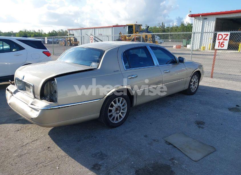 Photo 4 of 2006 Lincoln Town CAR SIGNATURE (VIN 1LNHM81V26Y642130)