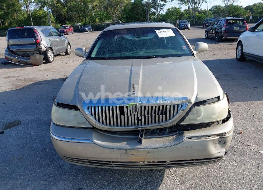 Photo 6 of 2006 Lincoln Town CAR SIGNATURE (VIN 1LNHM81V26Y642130)
