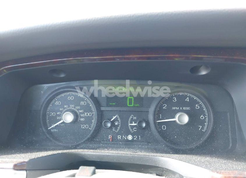 Photo 7 of 2006 Lincoln Town CAR SIGNATURE (VIN 1LNHM81V26Y642130)