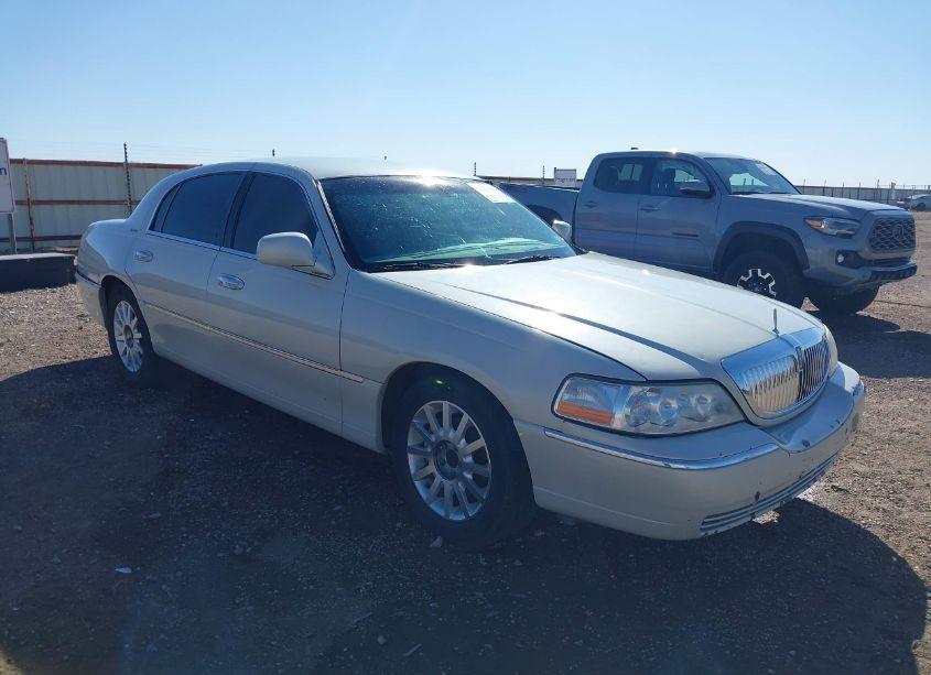 2006 Lincoln Town CAR SIGNATURE (VIN 1LNHM81V26Y646419) main photo