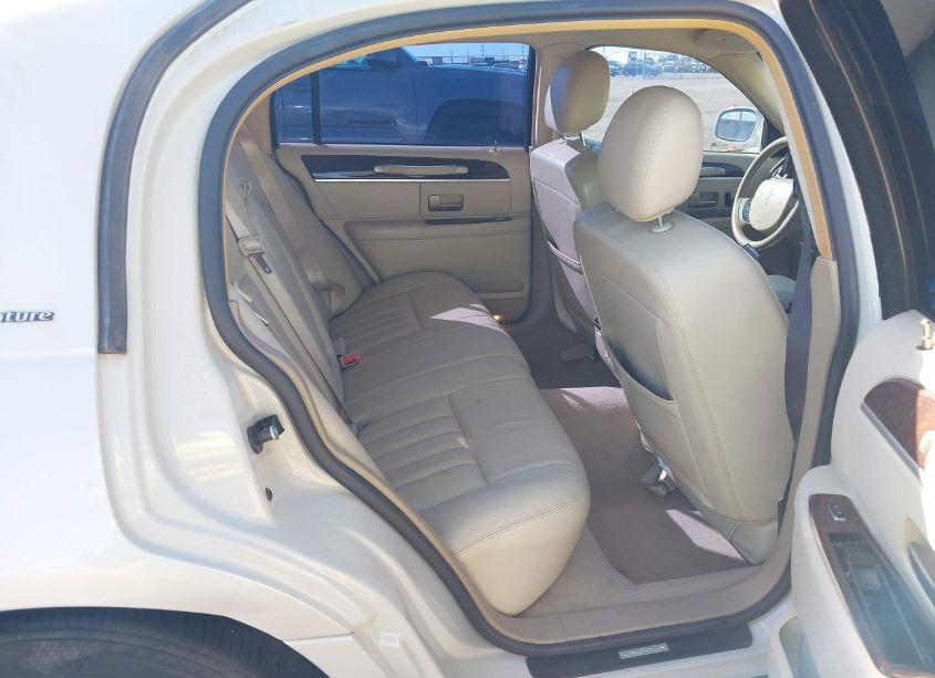 Photo 8 of 2006 Lincoln Town CAR SIGNATURE (VIN 1LNHM81V26Y646419)