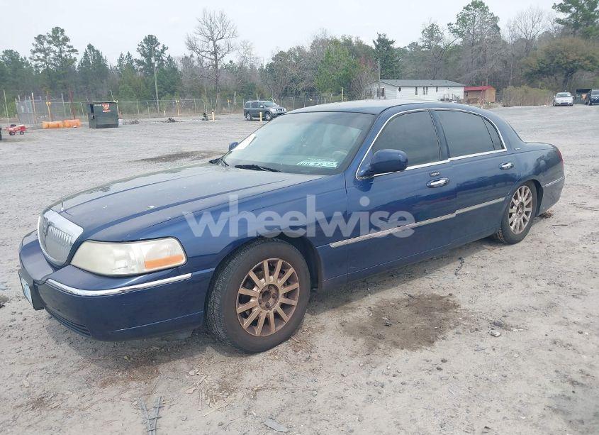 Photo 2 of 2007 Lincoln Town CAR SIGNATURE (VIN 1LNHM81V27Y602776)