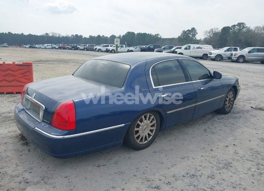 Photo 4 of 2007 Lincoln Town CAR SIGNATURE (VIN 1LNHM81V27Y602776)