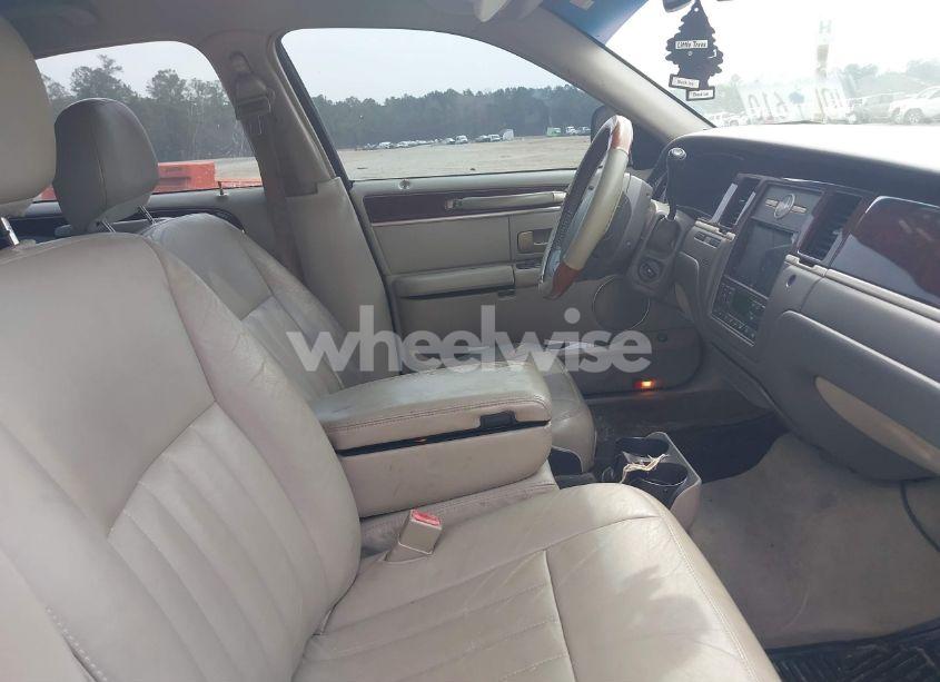 Photo 5 of 2007 Lincoln Town CAR SIGNATURE (VIN 1LNHM81V27Y602776)