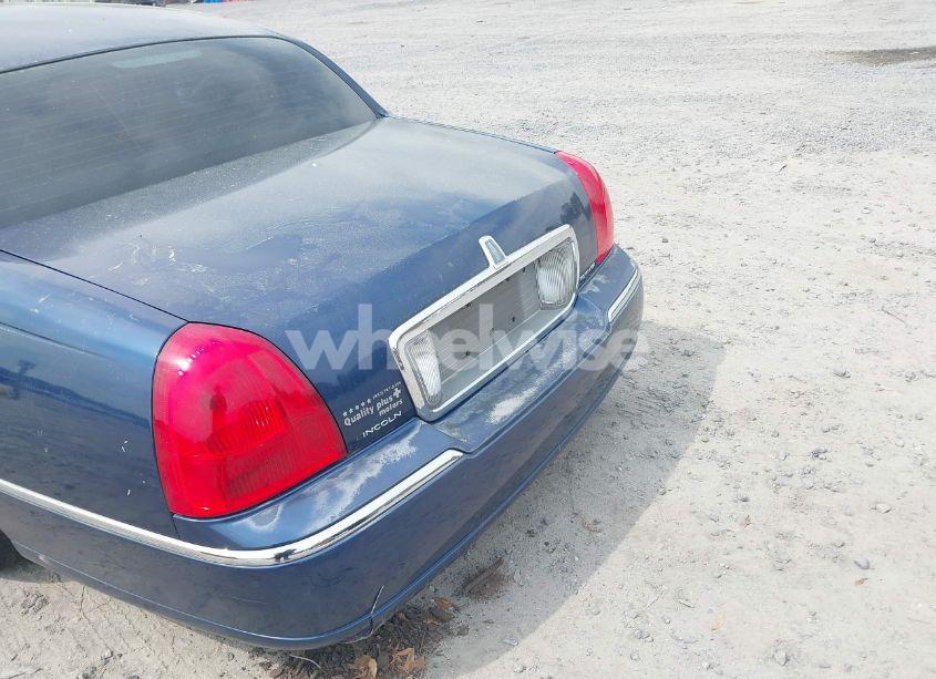Photo 6 of 2007 Lincoln Town CAR SIGNATURE (VIN 1LNHM81V27Y602776)