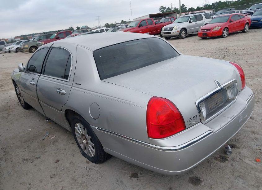 Photo 3 of 2007 Lincoln Town CAR SIGNATURE (VIN 1LNHM81V47Y632099)
