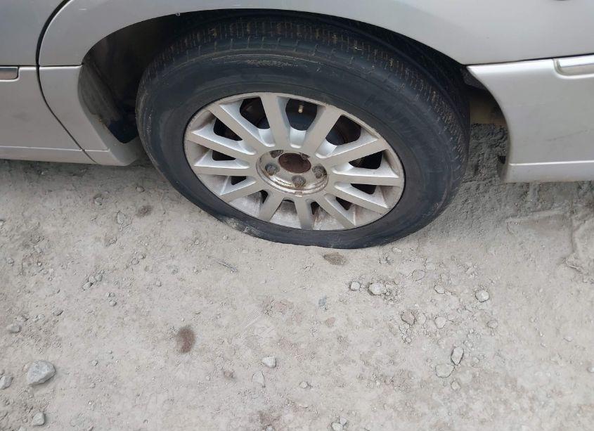 Photo 6 of 2007 Lincoln Town CAR SIGNATURE (VIN 1LNHM81V47Y632099)