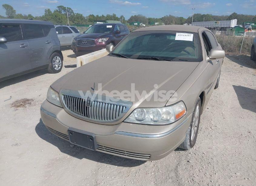 Photo 2 of 2006 Lincoln Town CAR SIGNATURE (VIN 1LNHM81V56Y650688)