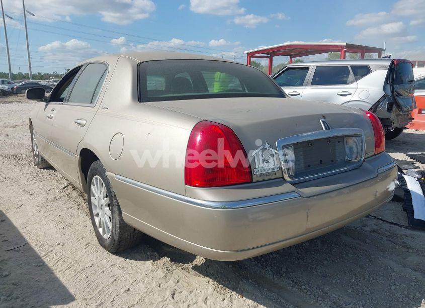 Photo 3 of 2006 Lincoln Town CAR SIGNATURE (VIN 1LNHM81V56Y650688)