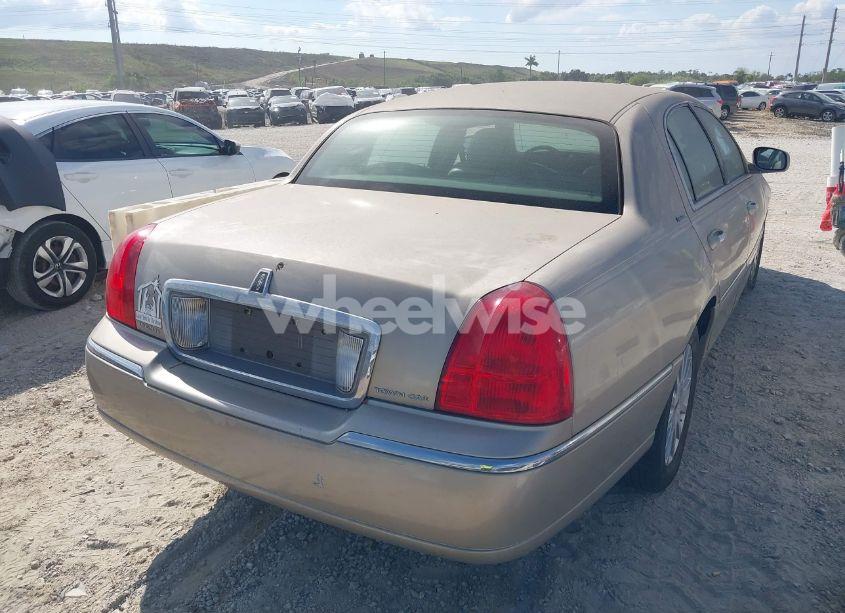 Photo 4 of 2006 Lincoln Town CAR SIGNATURE (VIN 1LNHM81V56Y650688)