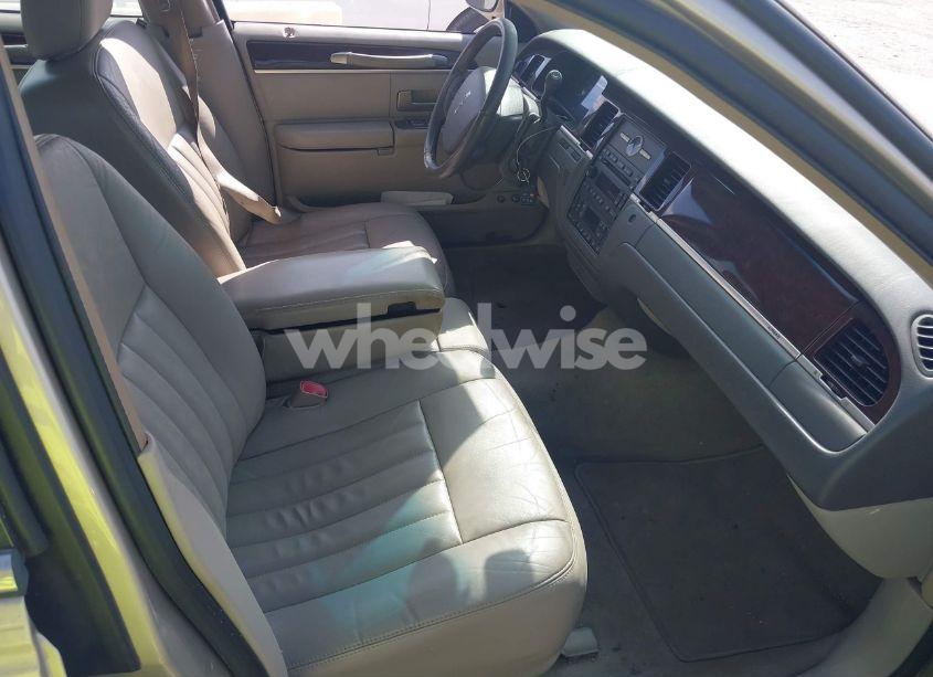 Photo 5 of 2006 Lincoln Town CAR SIGNATURE (VIN 1LNHM81V56Y650688)