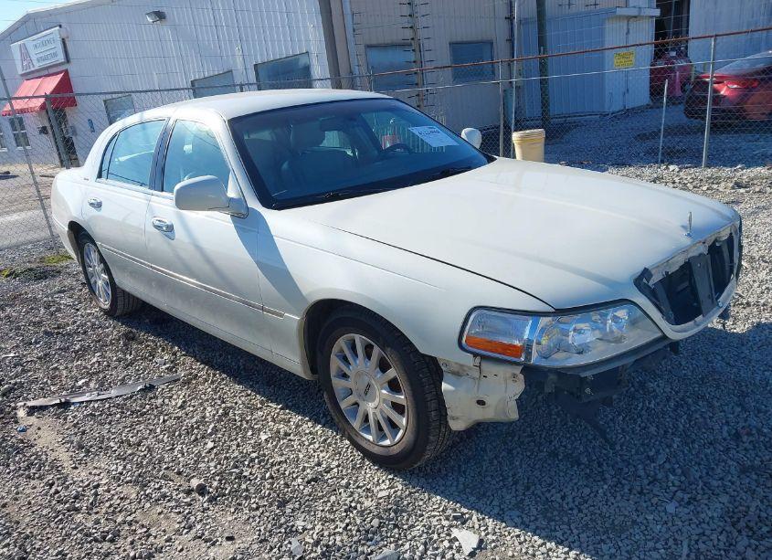 2006 Lincoln Town CAR SIGNATURE (VIN 1LNHM81V66Y614881) main photo