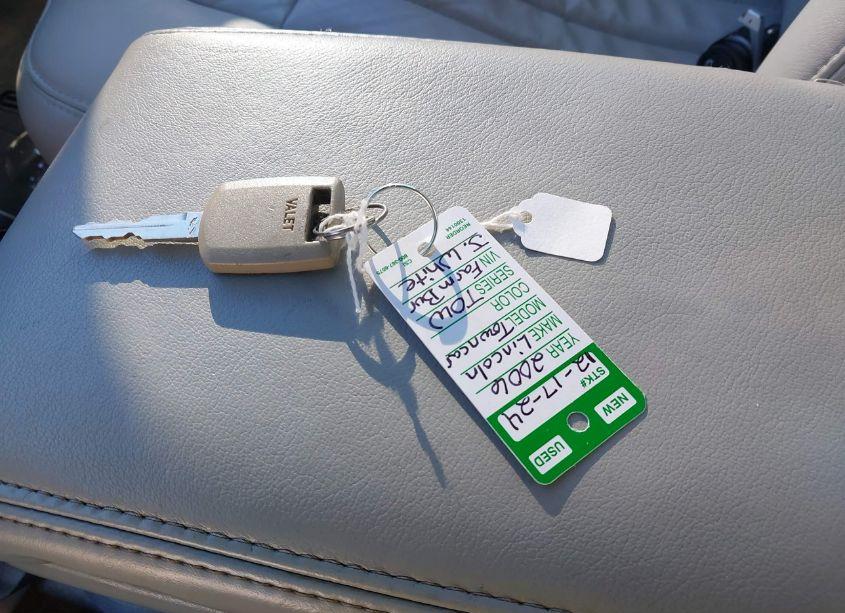 Photo 11 of 2006 Lincoln Town CAR SIGNATURE (VIN 1LNHM81V66Y614881)