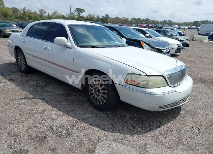 2007 Lincoln Town CAR SIGNATURE (VIN 1LNHM81V67Y605051) main photo