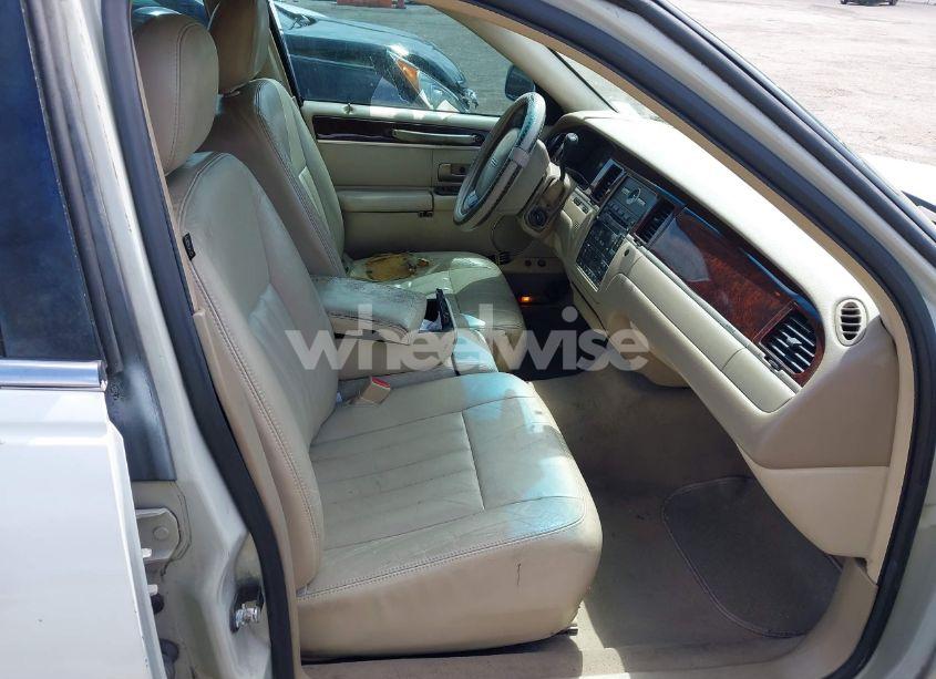 Photo 5 of 2007 Lincoln Town CAR SIGNATURE (VIN 1LNHM81V67Y605051)