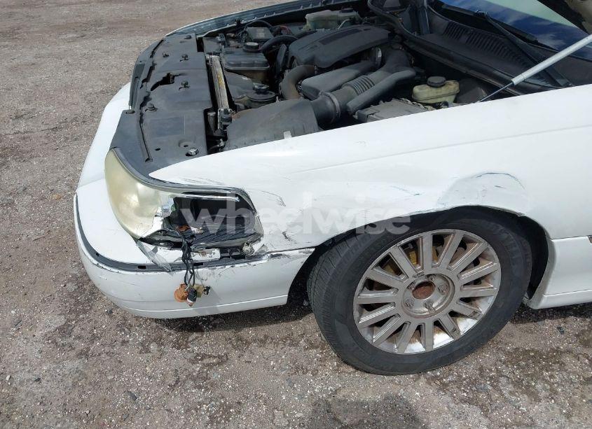 Photo 6 of 2007 Lincoln Town CAR SIGNATURE (VIN 1LNHM81V67Y605051)