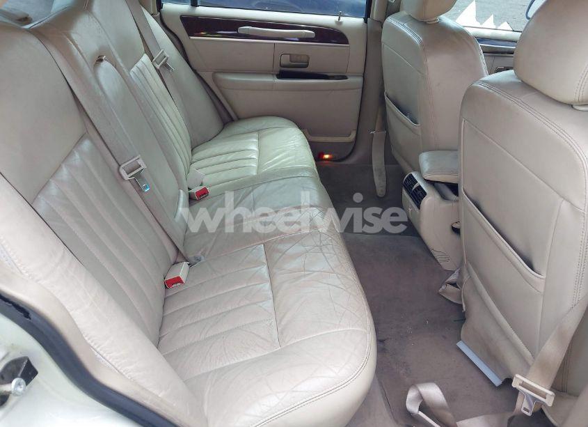 Photo 8 of 2007 Lincoln Town CAR SIGNATURE (VIN 1LNHM81V67Y605051)