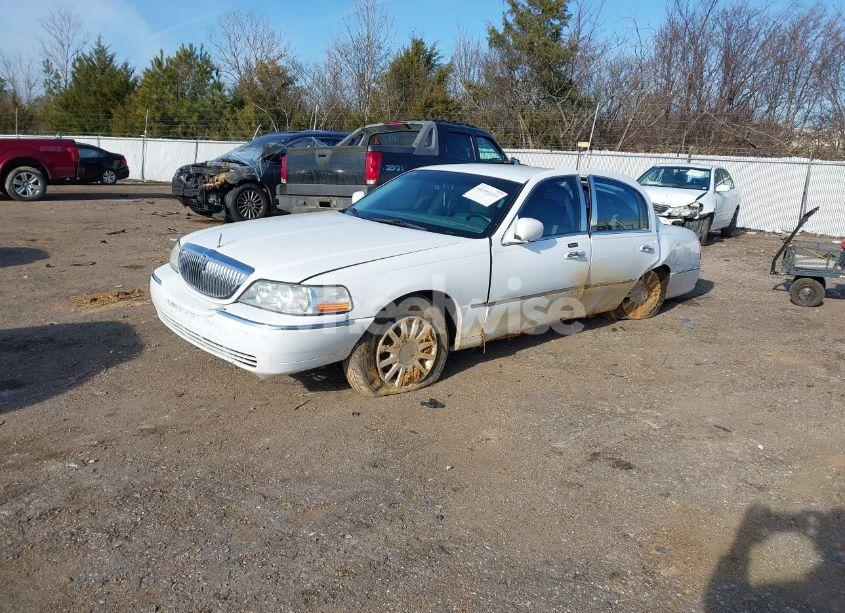 Photo 2 of 2007 Lincoln Town CAR SIGNATURE (VIN 1LNHM81V77Y617435)