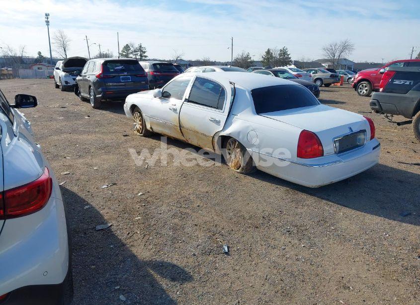 Photo 3 of 2007 Lincoln Town CAR SIGNATURE (VIN 1LNHM81V77Y617435)
