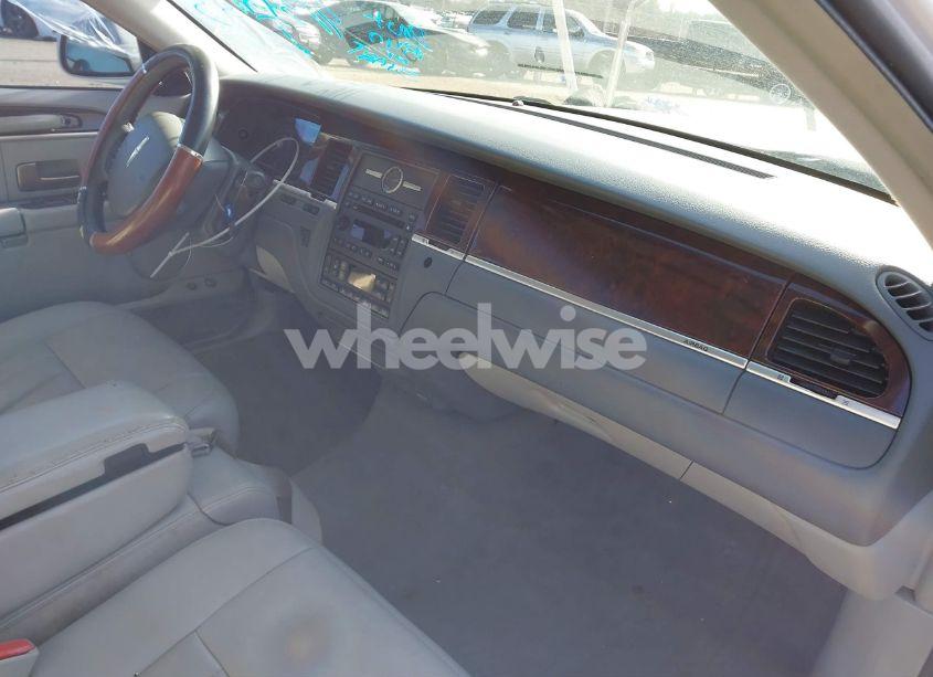 Photo 5 of 2007 Lincoln Town CAR SIGNATURE (VIN 1LNHM81V77Y617435)