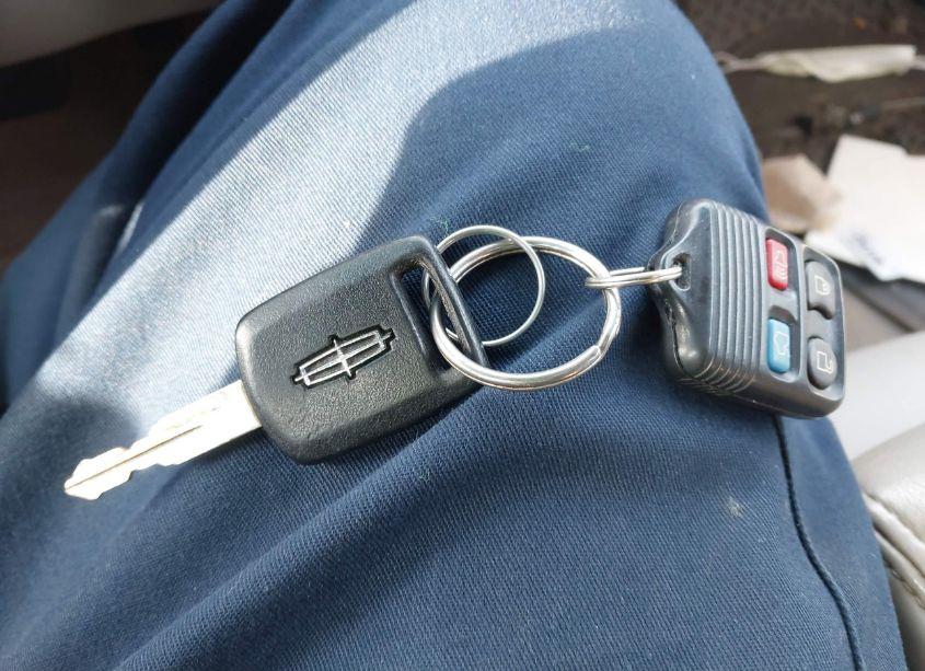 Photo 11 of 2006 Lincoln Town CAR SIGNATURE (VIN 1LNHM81V86Y629463)