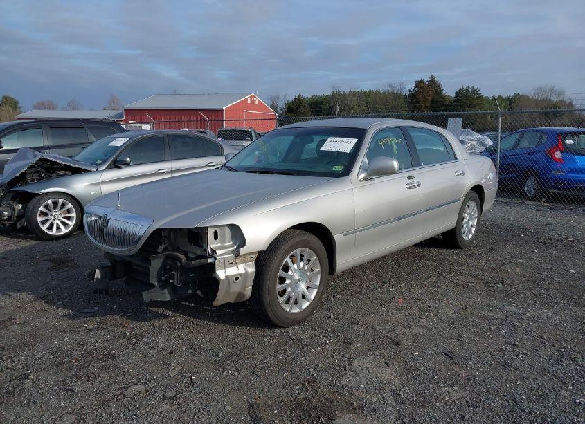 Photo 2 of 2006 Lincoln Town CAR SIGNATURE (VIN 1LNHM81V86Y629463)